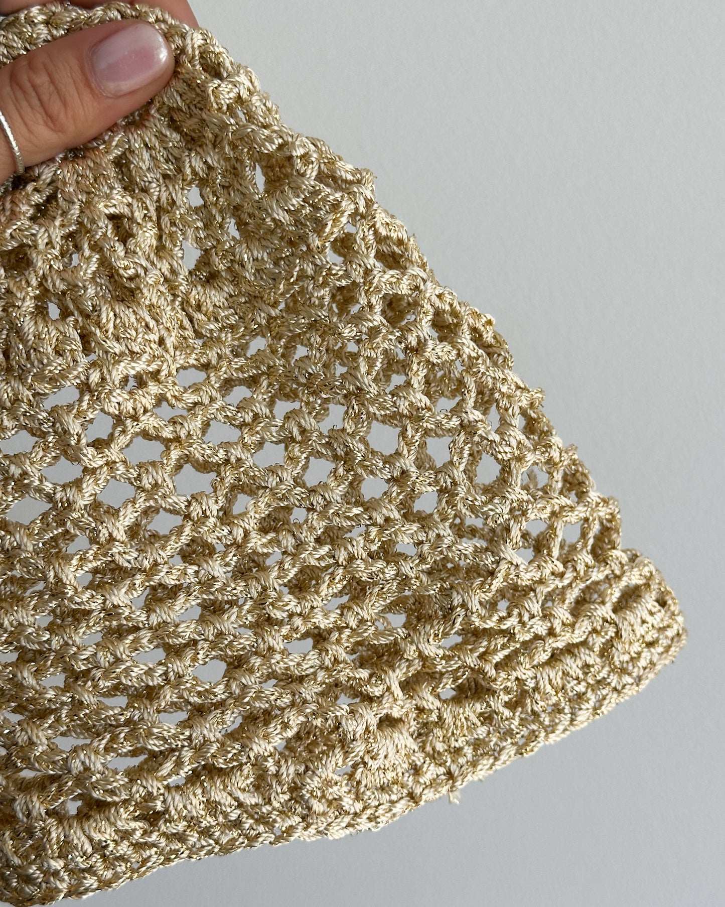 Mesh Hat Dorado Punto Cerrado