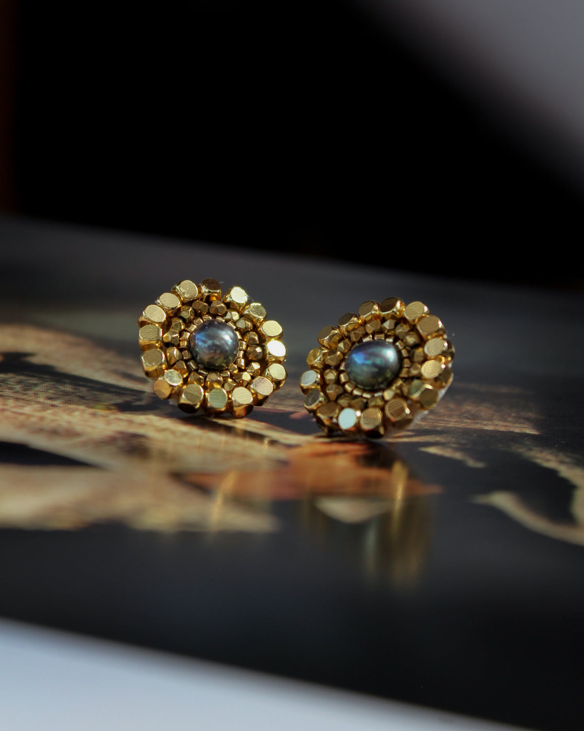Aros Oro Perla Tornasol